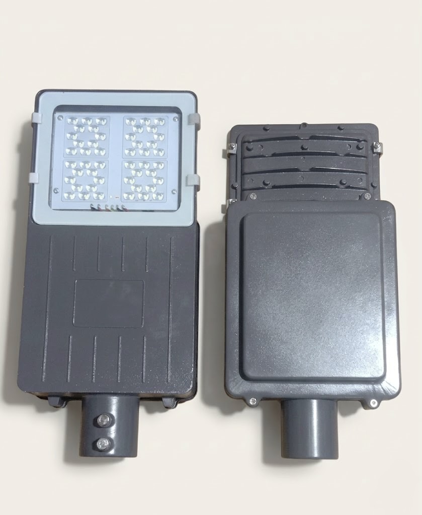Semi-Integrated Solar Street Light – 24W (Half Glass Model)